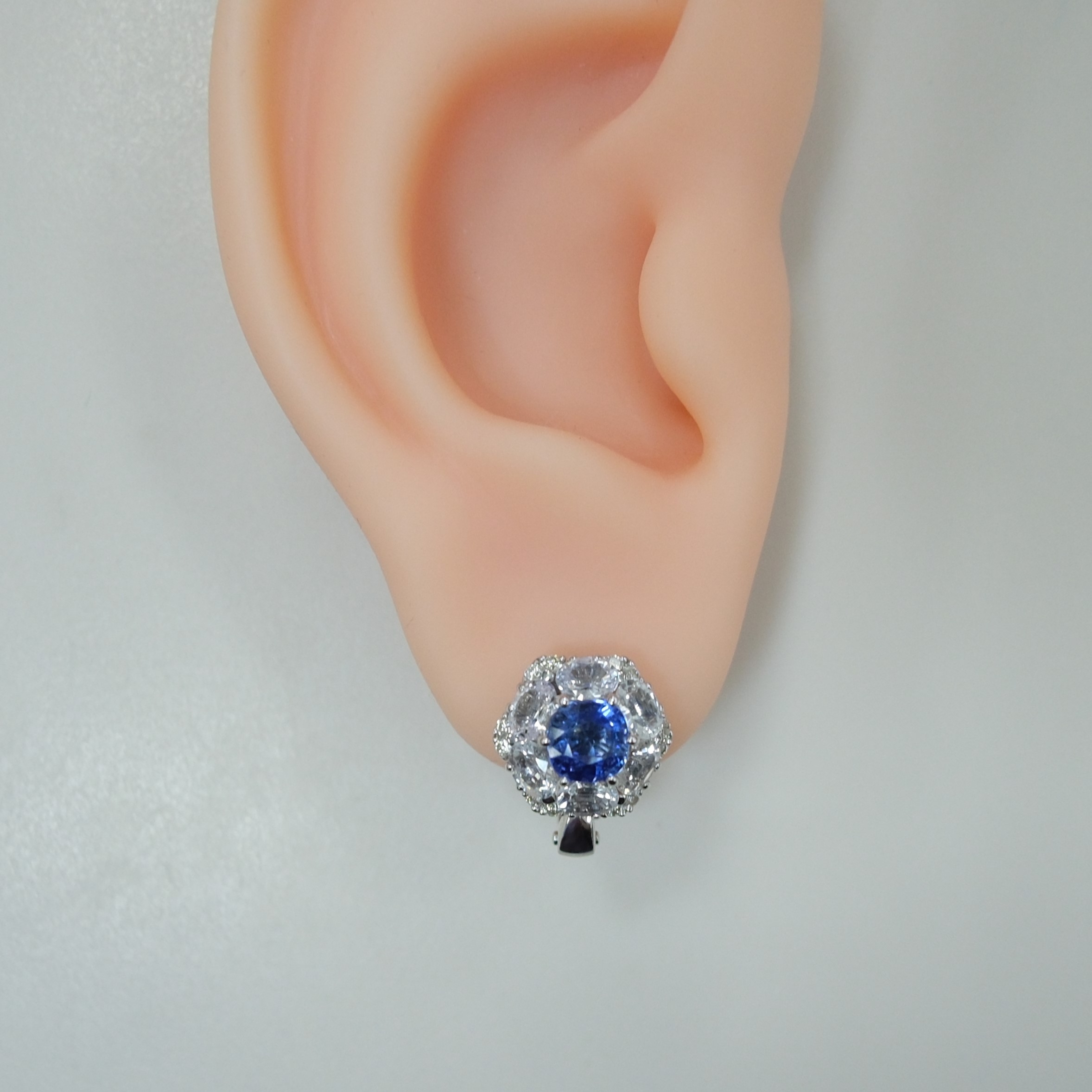 Серьги из белого золота с сапфирами